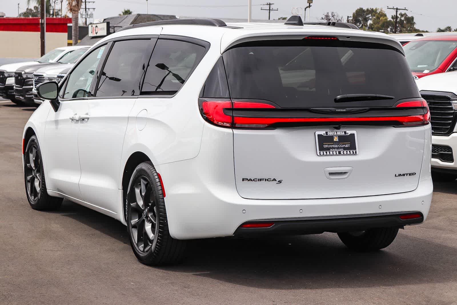 Thumbnail: 2026 Chrysler Pacifica - 6