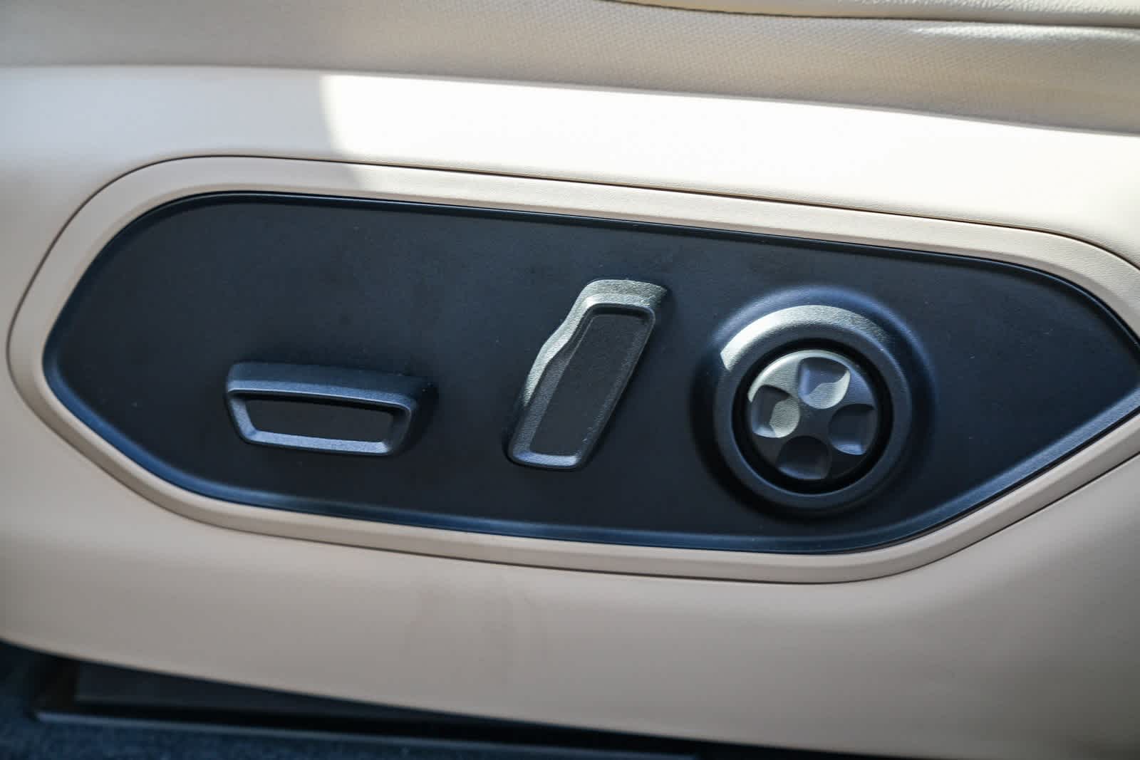 Thumbnail: 2025 Jeep Grand Cherokee - 22