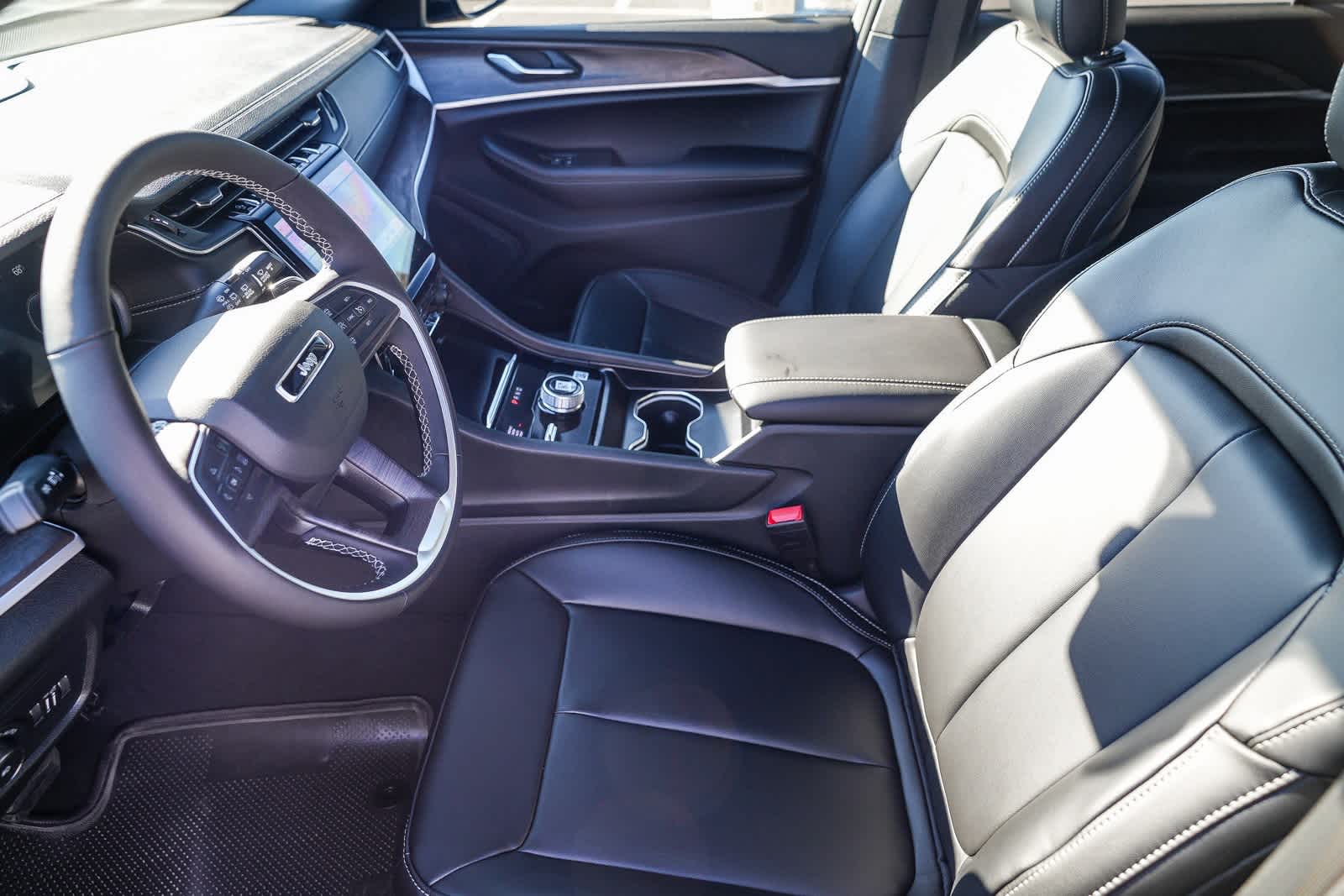 Thumbnail: 2025 Jeep Grand Cherokee - 19