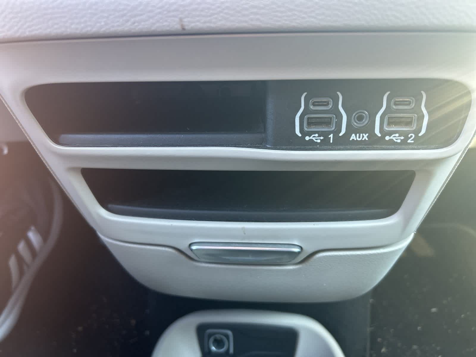 Thumbnail: 2024 Chrysler Pacifica - 36