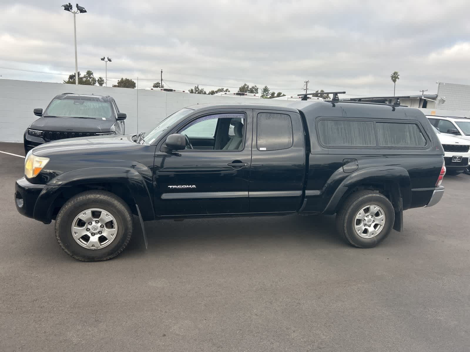 Thumbnail: 2011 Toyota Tacoma - 3