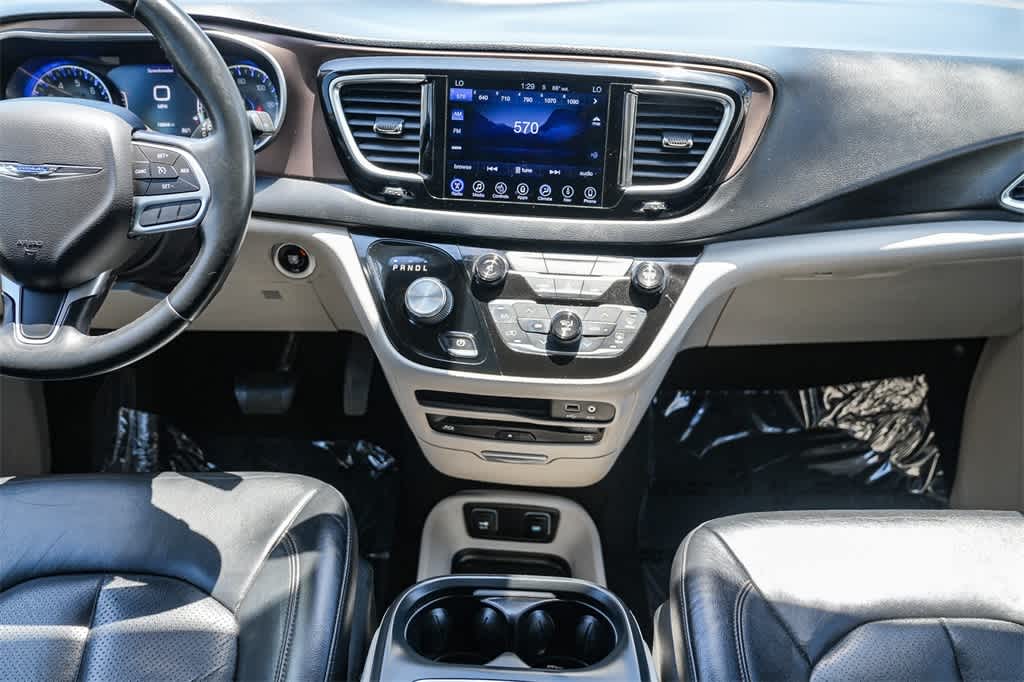 Thumbnail: 2017 Chrysler Pacifica - 22