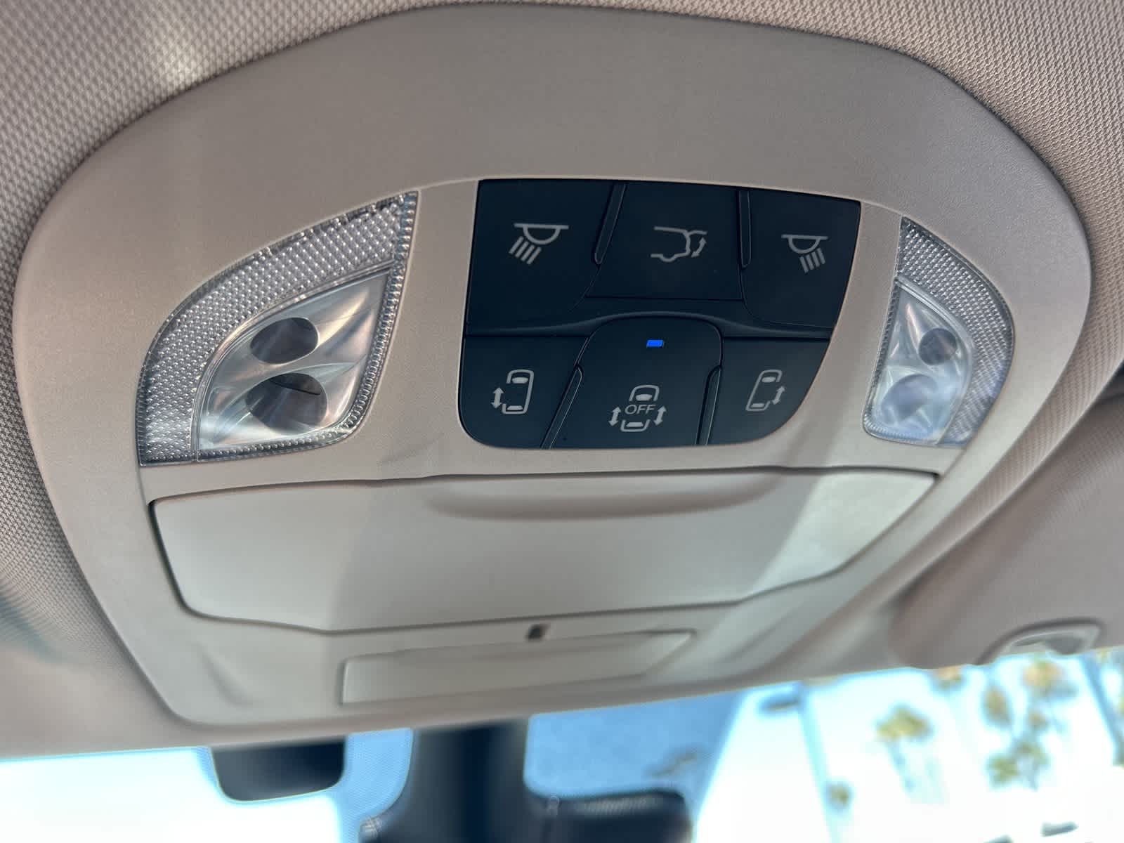 Thumbnail: 2022 Chrysler Pacifica - 40