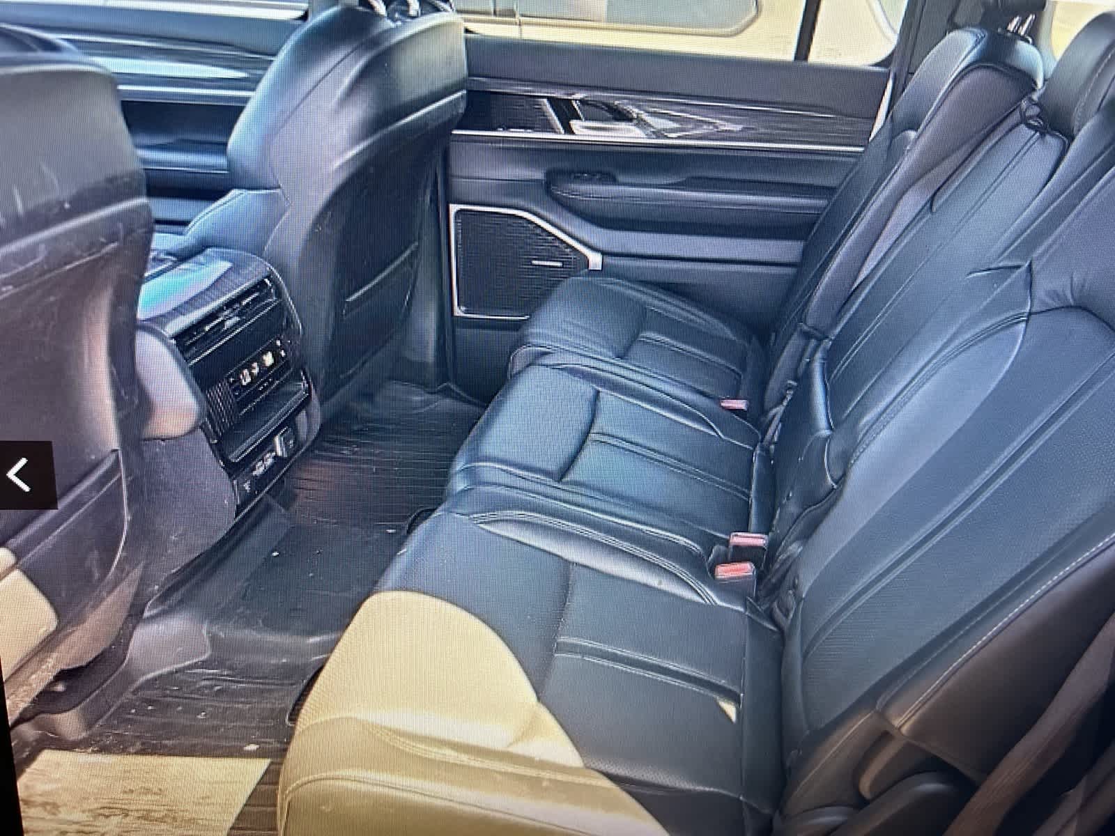 Thumbnail: 2022 Jeep Wagoneer - 12