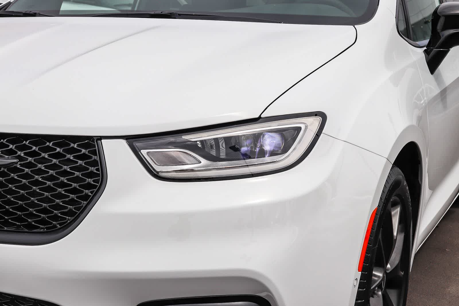 Thumbnail: 2026 Chrysler Pacifica - 8