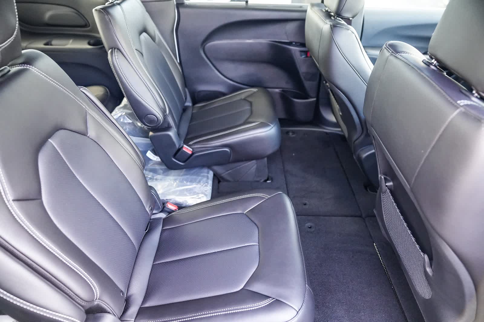 Thumbnail: 2026 Chrysler Voyager - 18