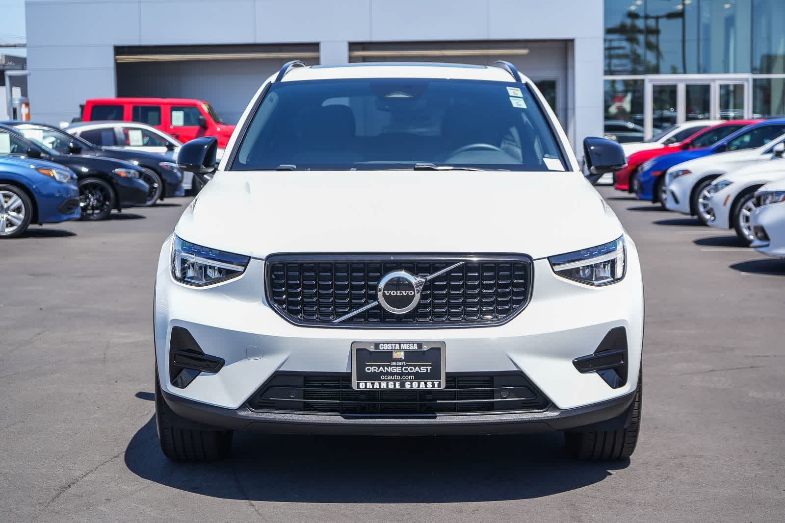 Thumbnail: 2024 Volvo XC40 - 2