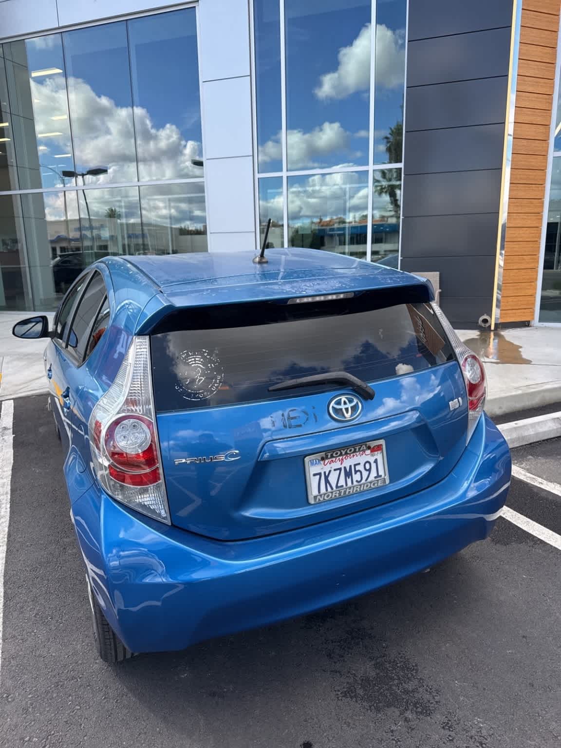 Thumbnail: 2014 Toyota Prius c - 2