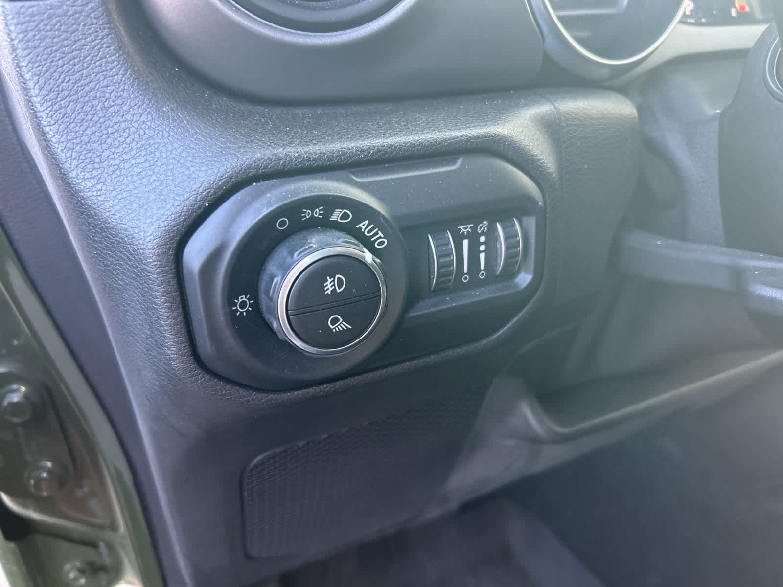 Thumbnail: 2021 Jeep Gladiator - 33