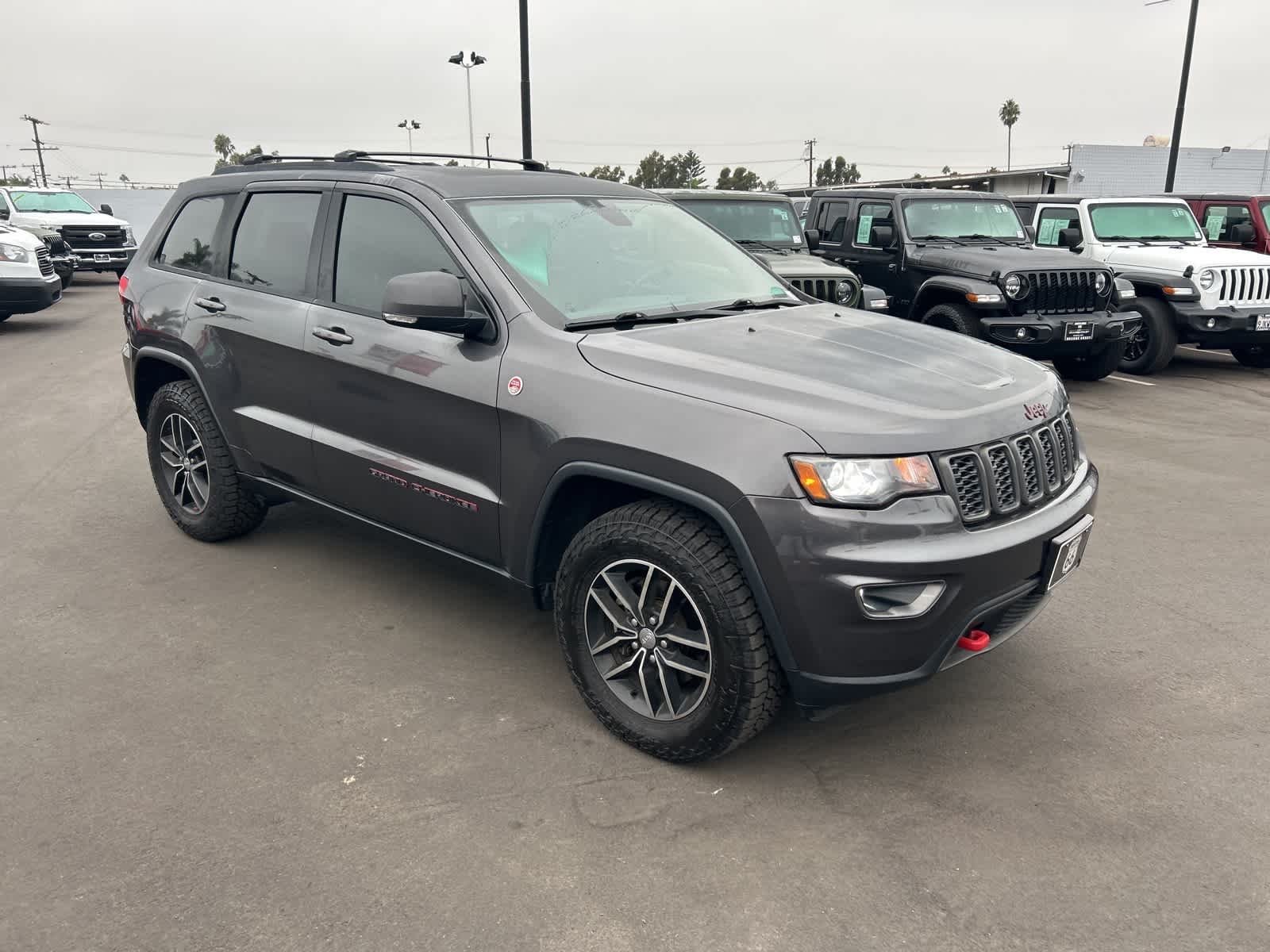 Thumbnail: 2017 Jeep Grand Cherokee - 9