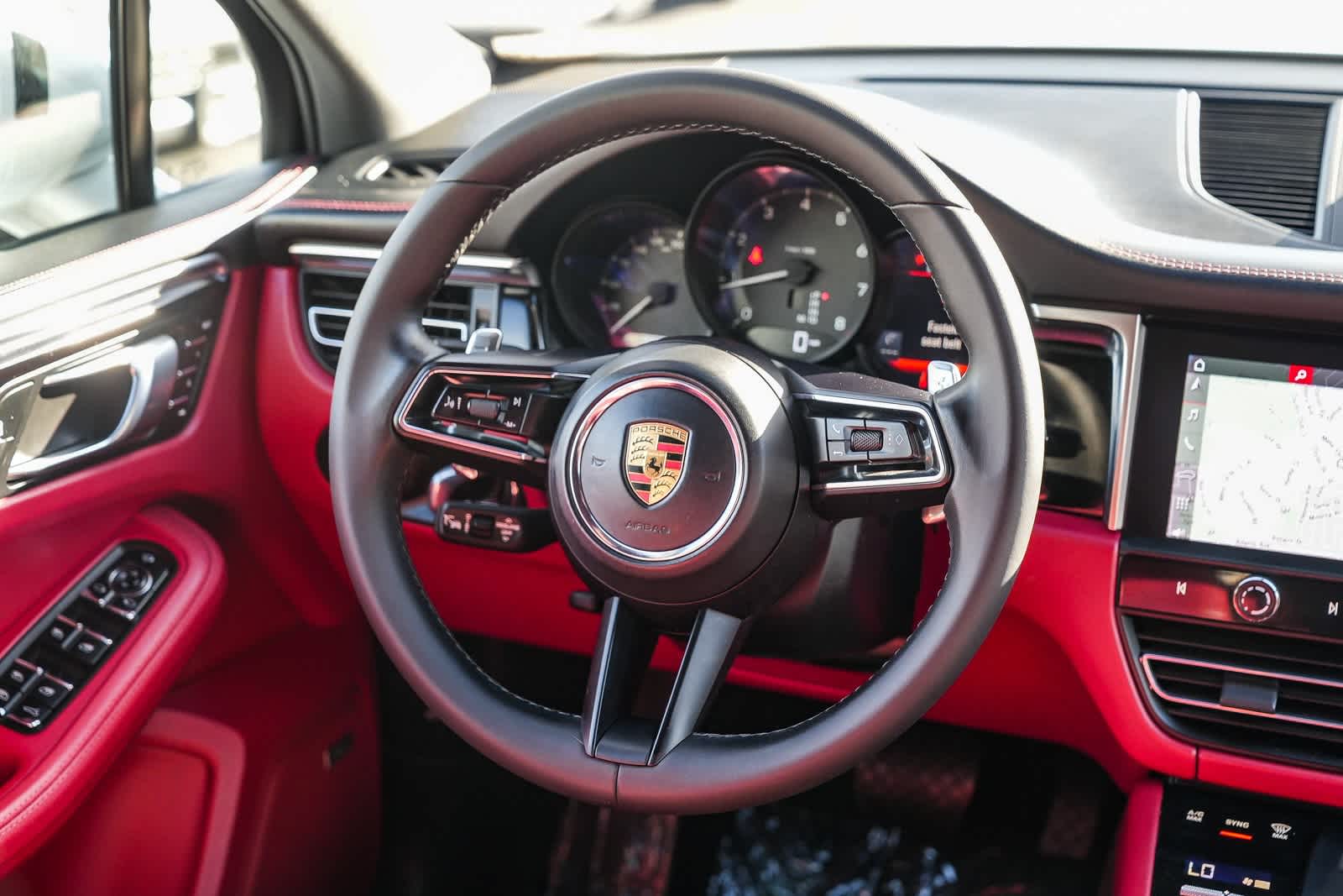 Thumbnail: 2023 Porsche Macan - 14