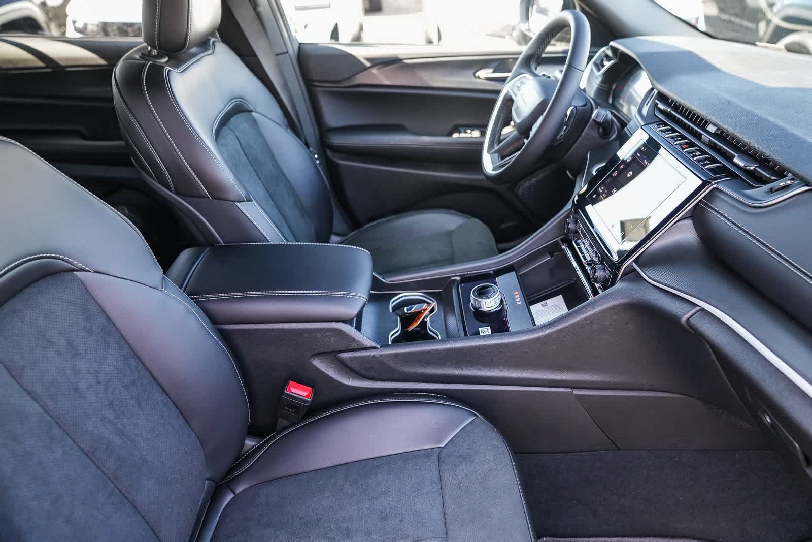 Thumbnail: 2025 Jeep Grand Cherokee L - 17