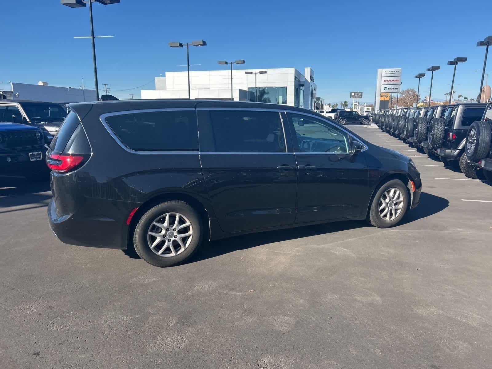 Thumbnail: 2024 Chrysler Pacifica - 7