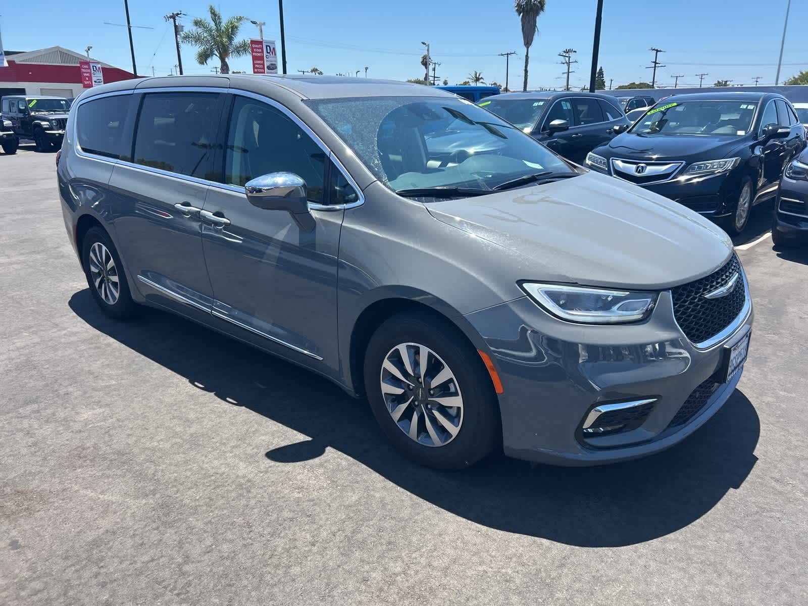 Thumbnail: 2022 Chrysler Pacifica - 6