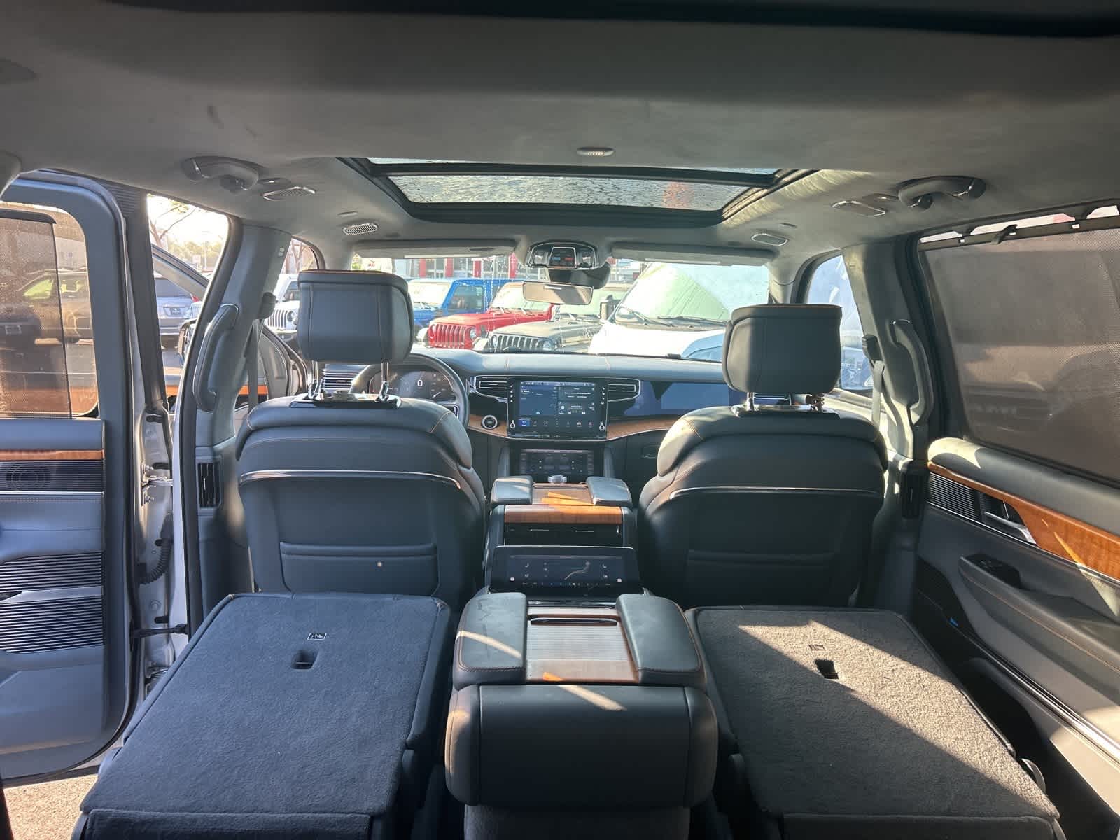 Thumbnail: 2022 Jeep Grand Wagoneer - 33