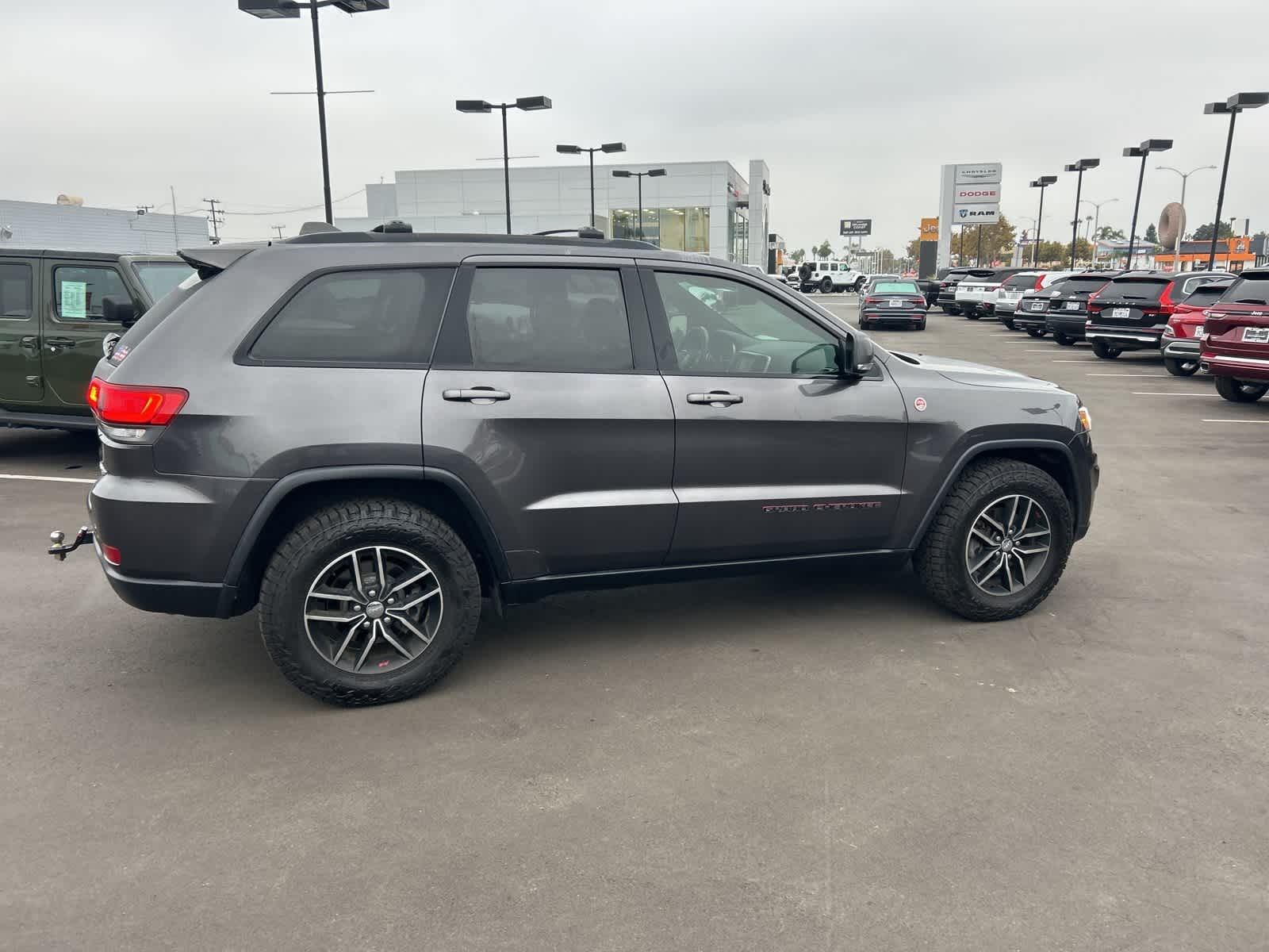 Thumbnail: 2017 Jeep Grand Cherokee - 8