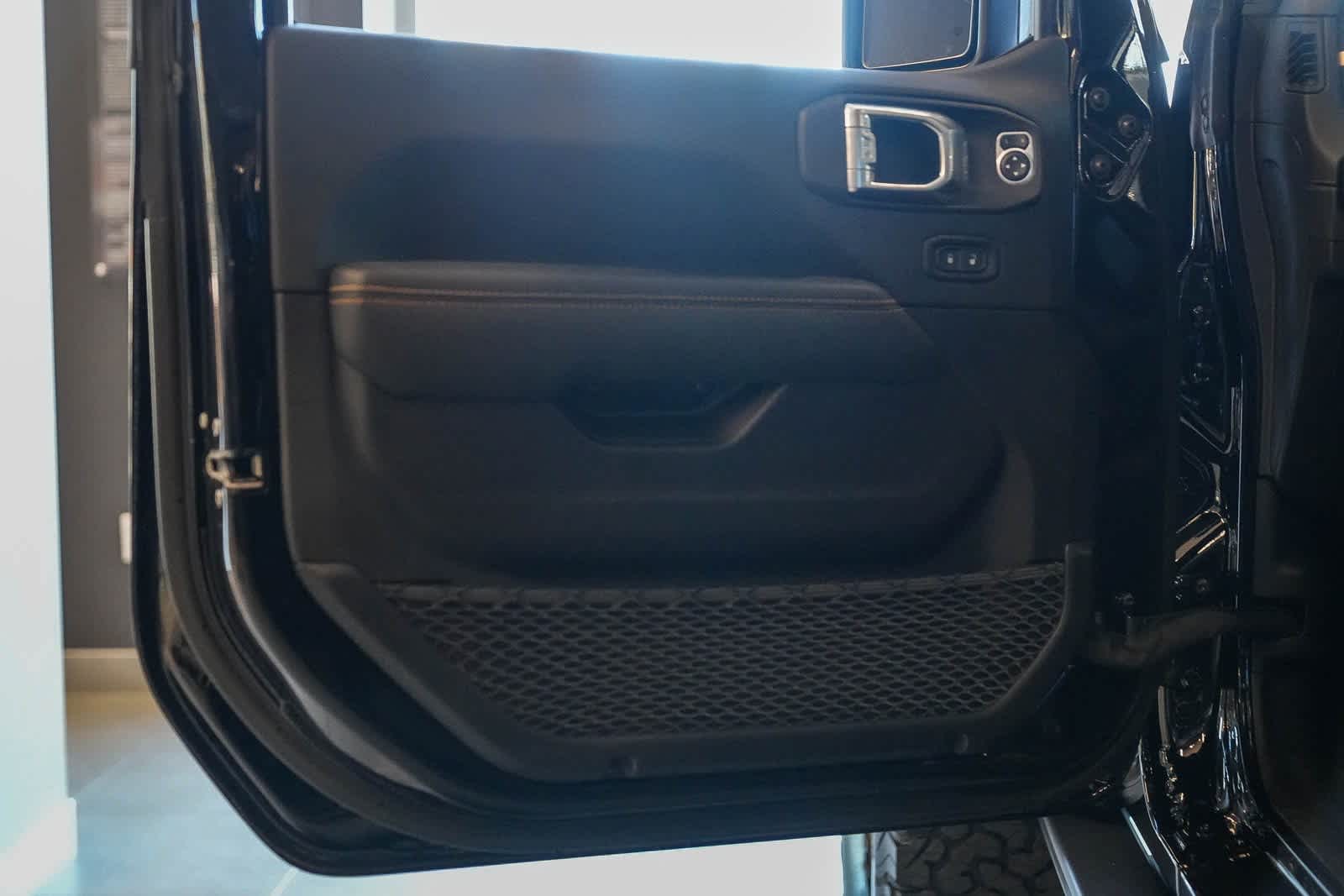 Thumbnail: 2025 Jeep Wrangler - 19