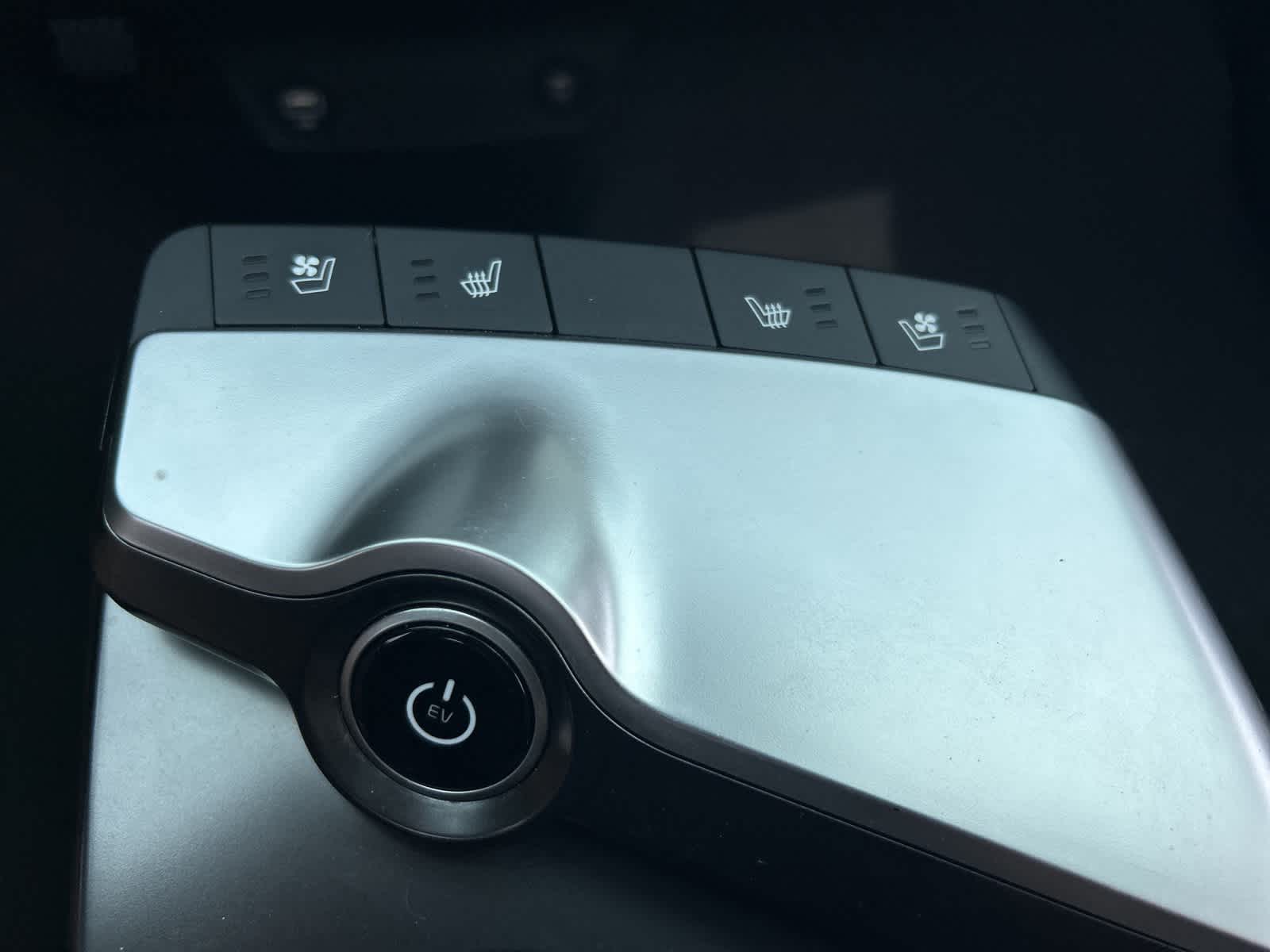 Thumbnail: 2022 Kia EV6 - 39
