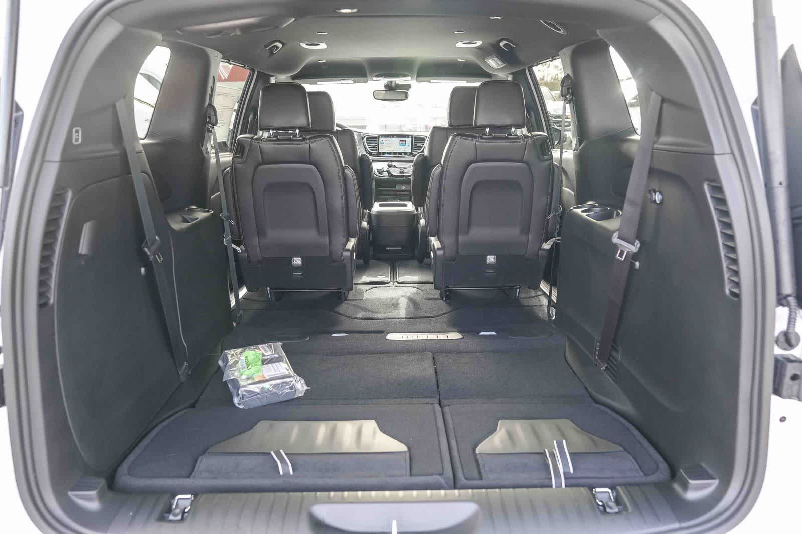 Thumbnail: 2026 Chrysler Pacifica - 11