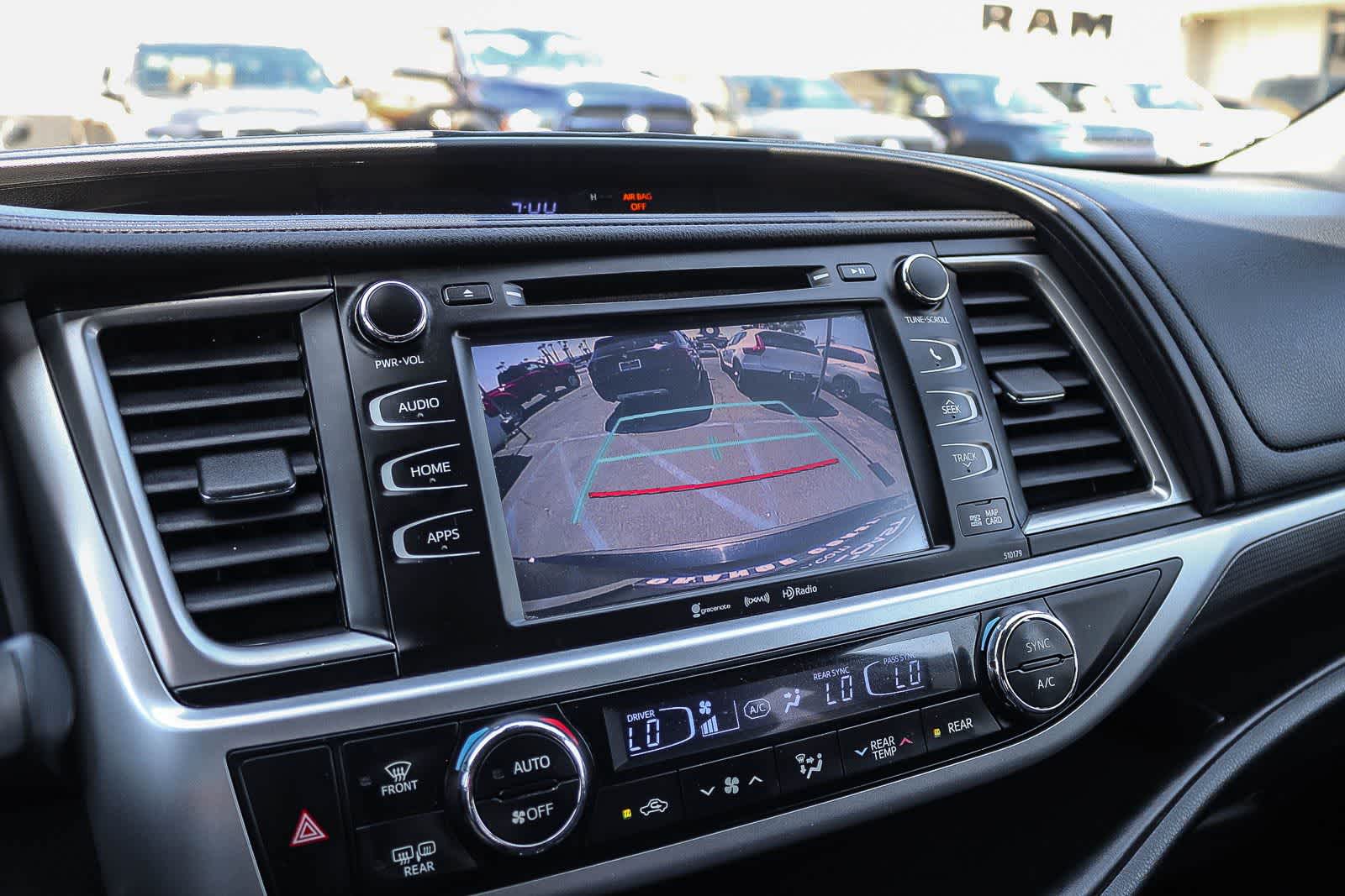 Thumbnail: 2018 Toyota Highlander - 23
