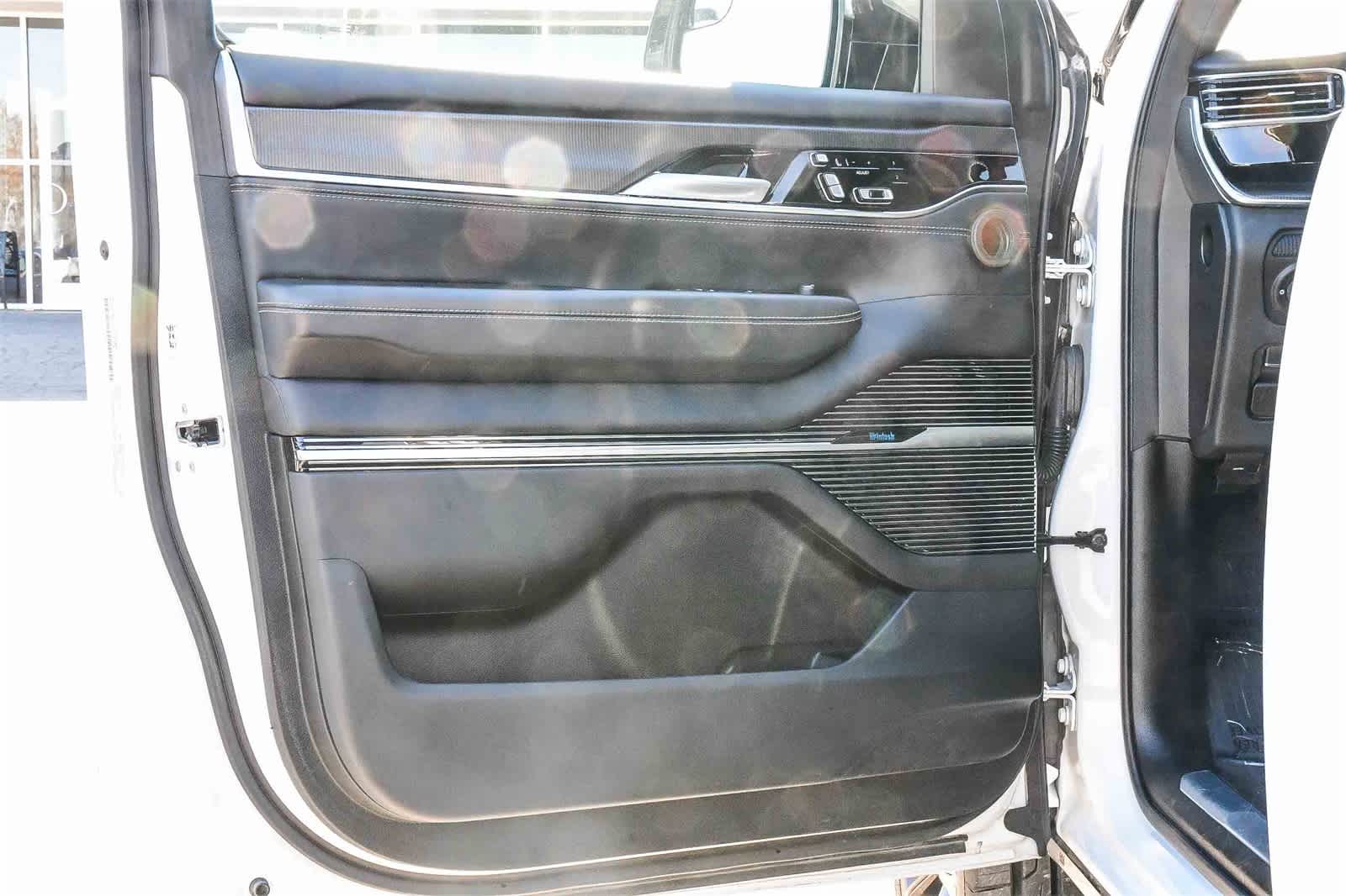 Thumbnail: 2024 Jeep Grand Wagoneer L - 20