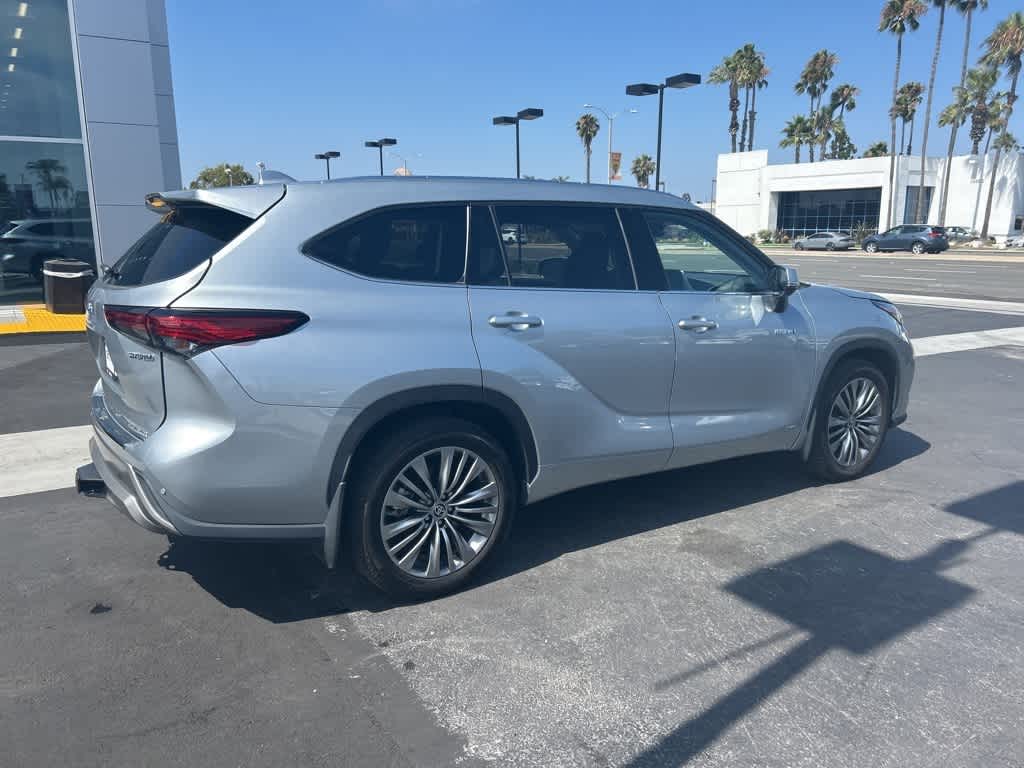 Thumbnail: 2021 Toyota Highlander - 7