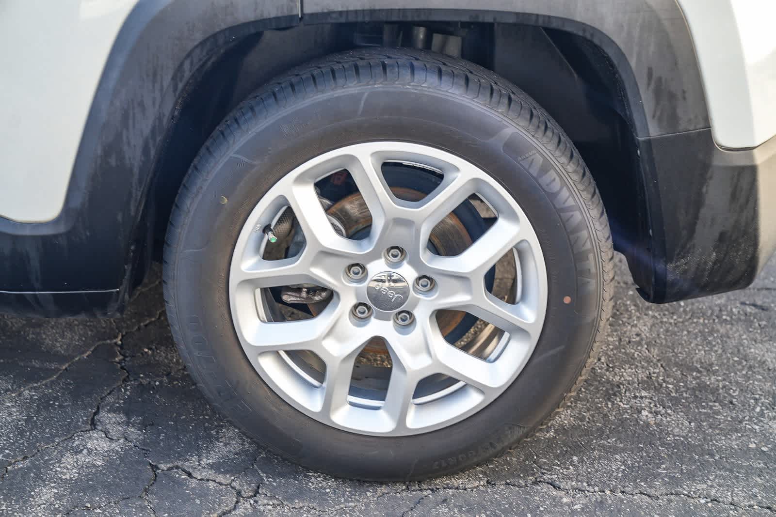 Thumbnail: 2015 Jeep Renegade - 10