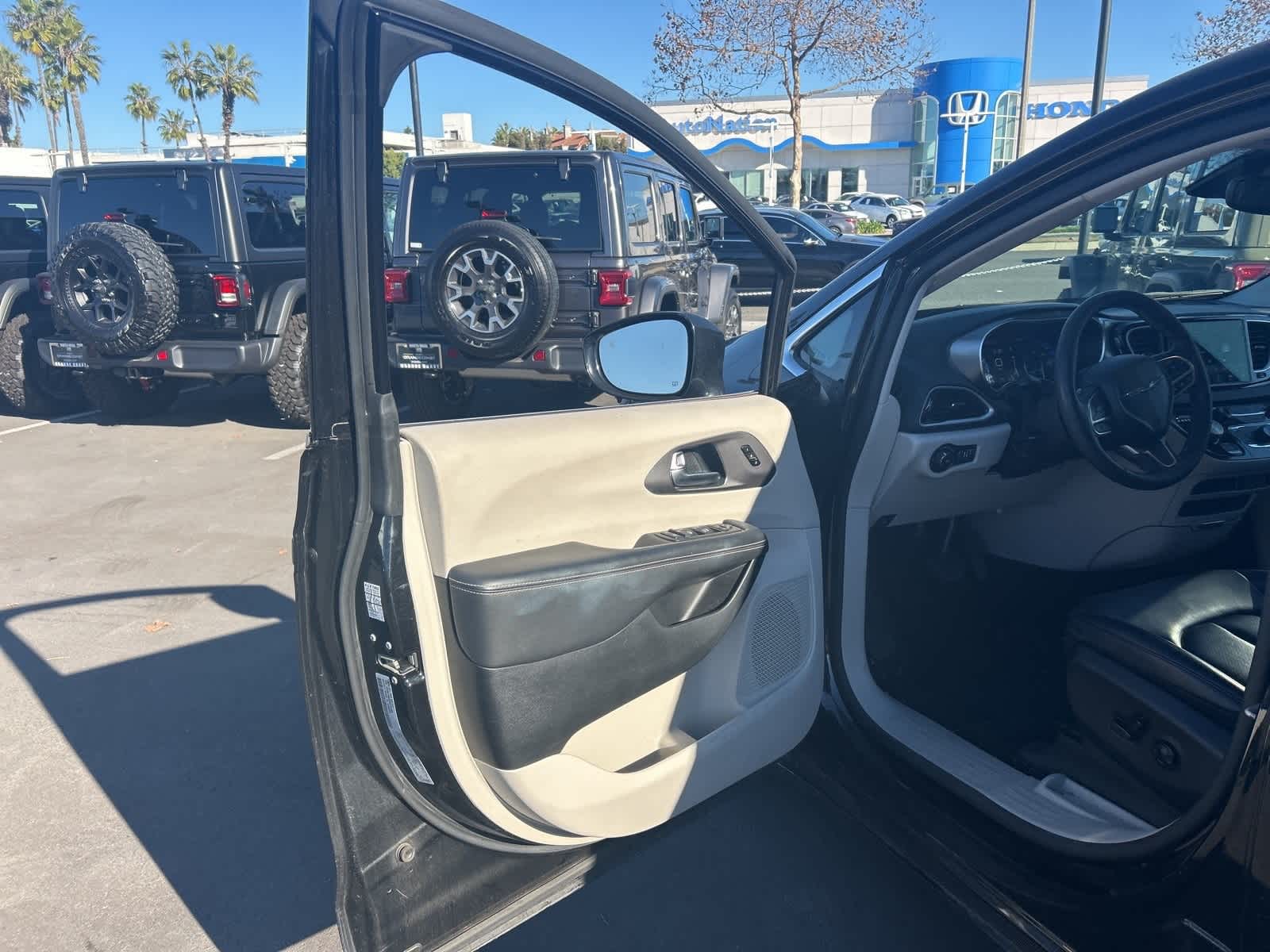 Thumbnail: 2024 Chrysler Pacifica - 16