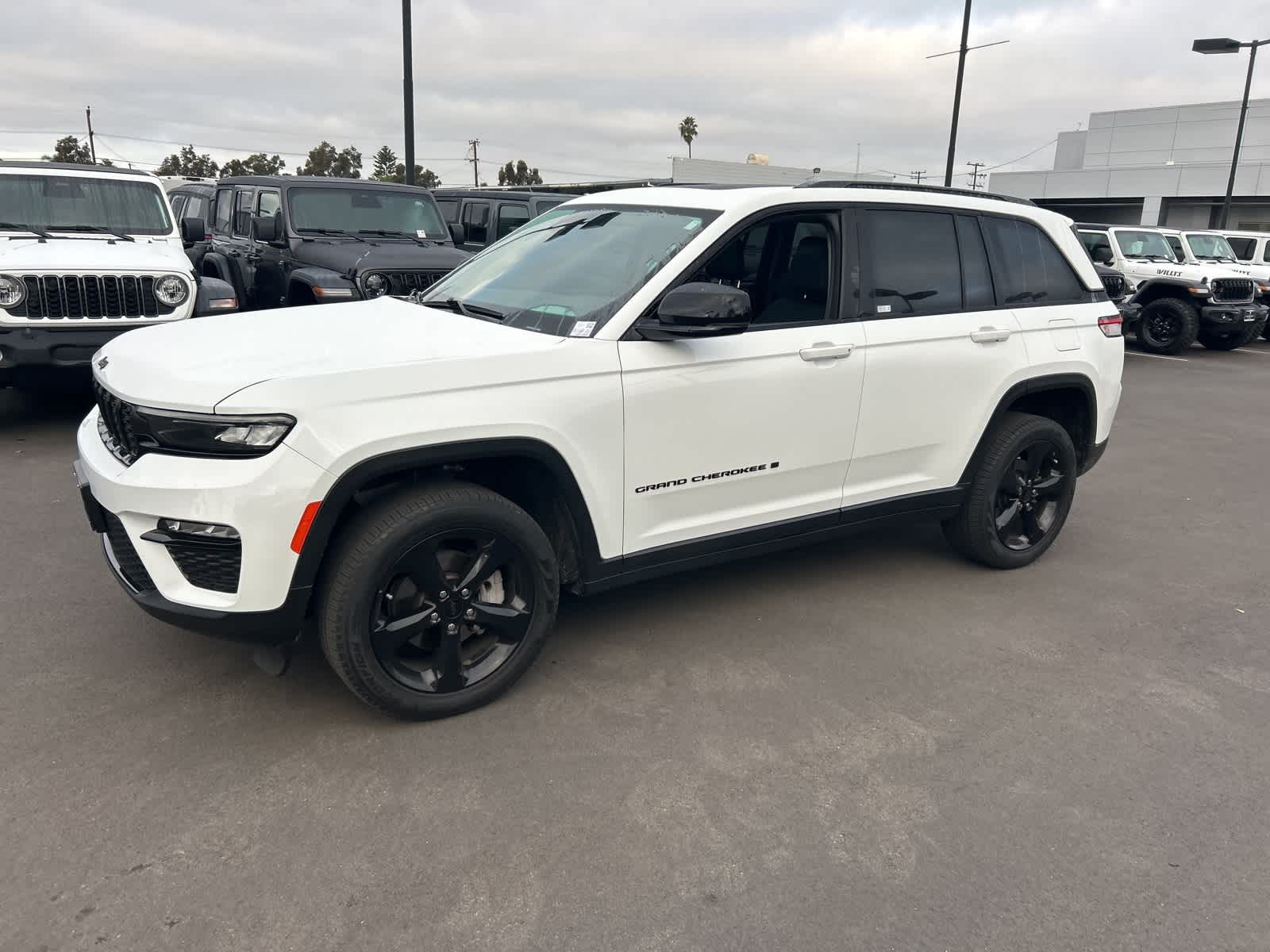 Thumbnail: 2023 Jeep Grand Cherokee - 23