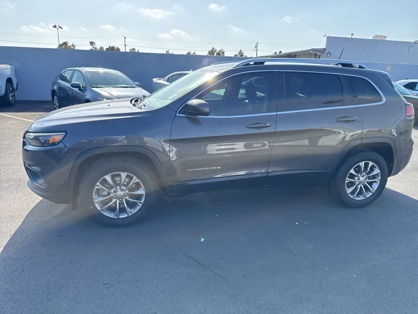 Thumbnail: 2019 Jeep Cherokee - 12