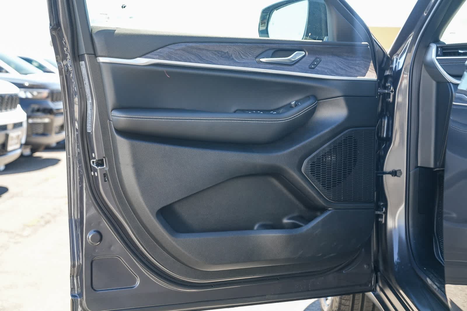 Thumbnail: 2025 Jeep Grand Cherokee L - 21