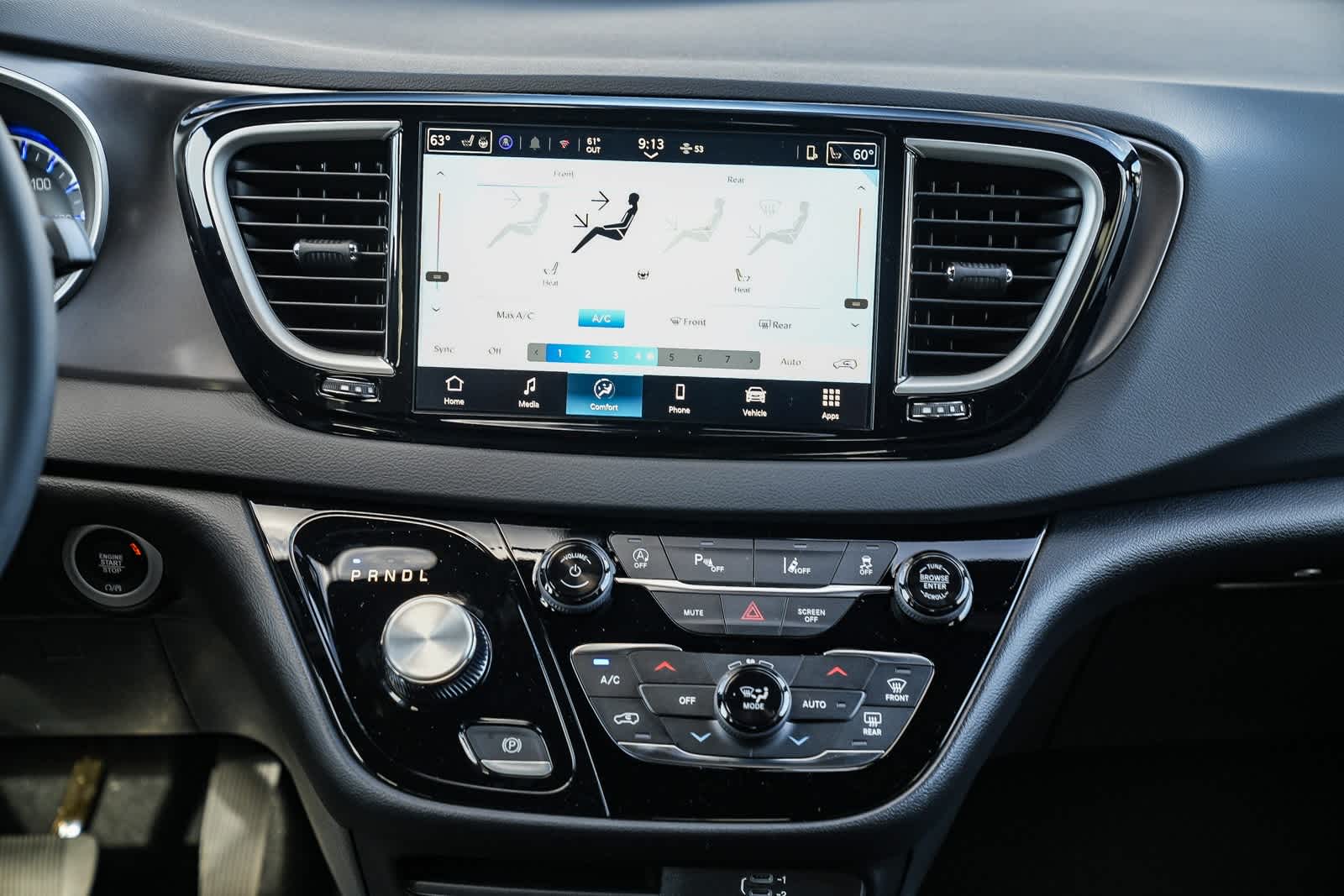 Thumbnail: 2026 Chrysler Voyager - 15