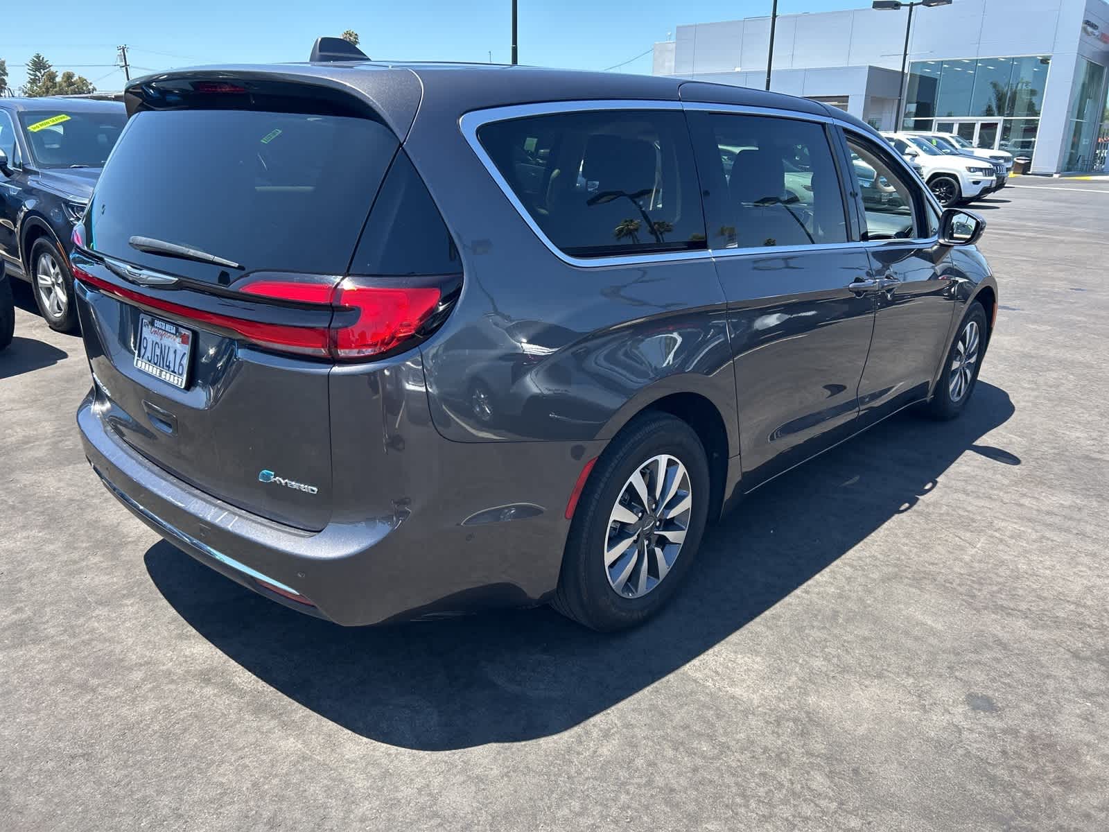 Thumbnail: 2022 Chrysler Pacifica - 5
