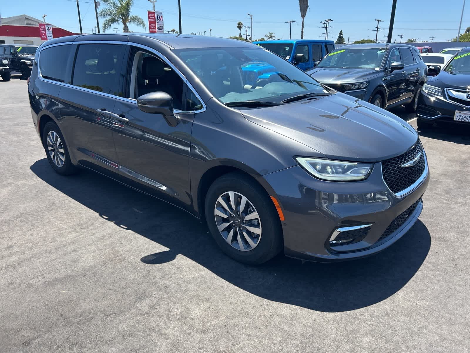 Thumbnail: 2022 Chrysler Pacifica - 6