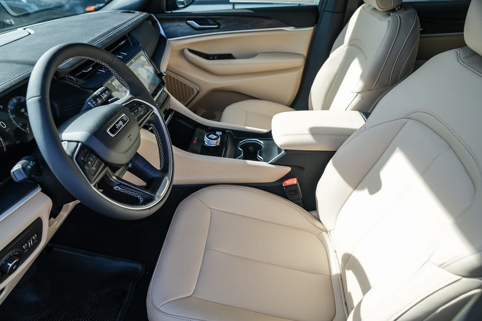 Thumbnail: 2026 Jeep Grand Cherokee - 18