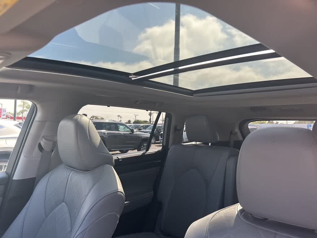 Thumbnail: 2021 Toyota Highlander - 23