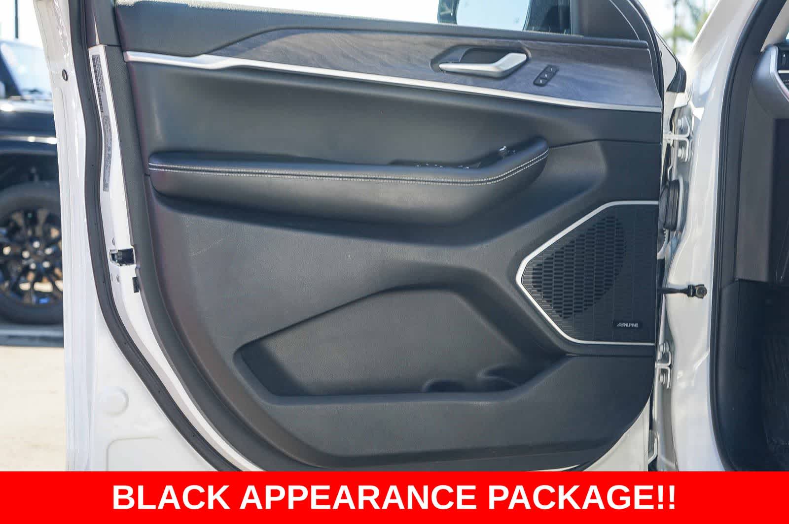 Thumbnail: 2023 Jeep Grand Cherokee - 18