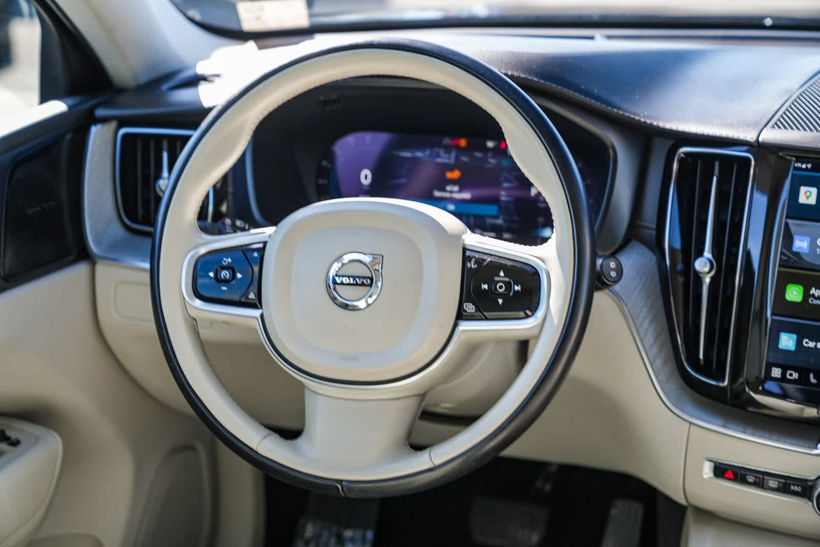 Thumbnail: 2023 Volvo XC60 - 14