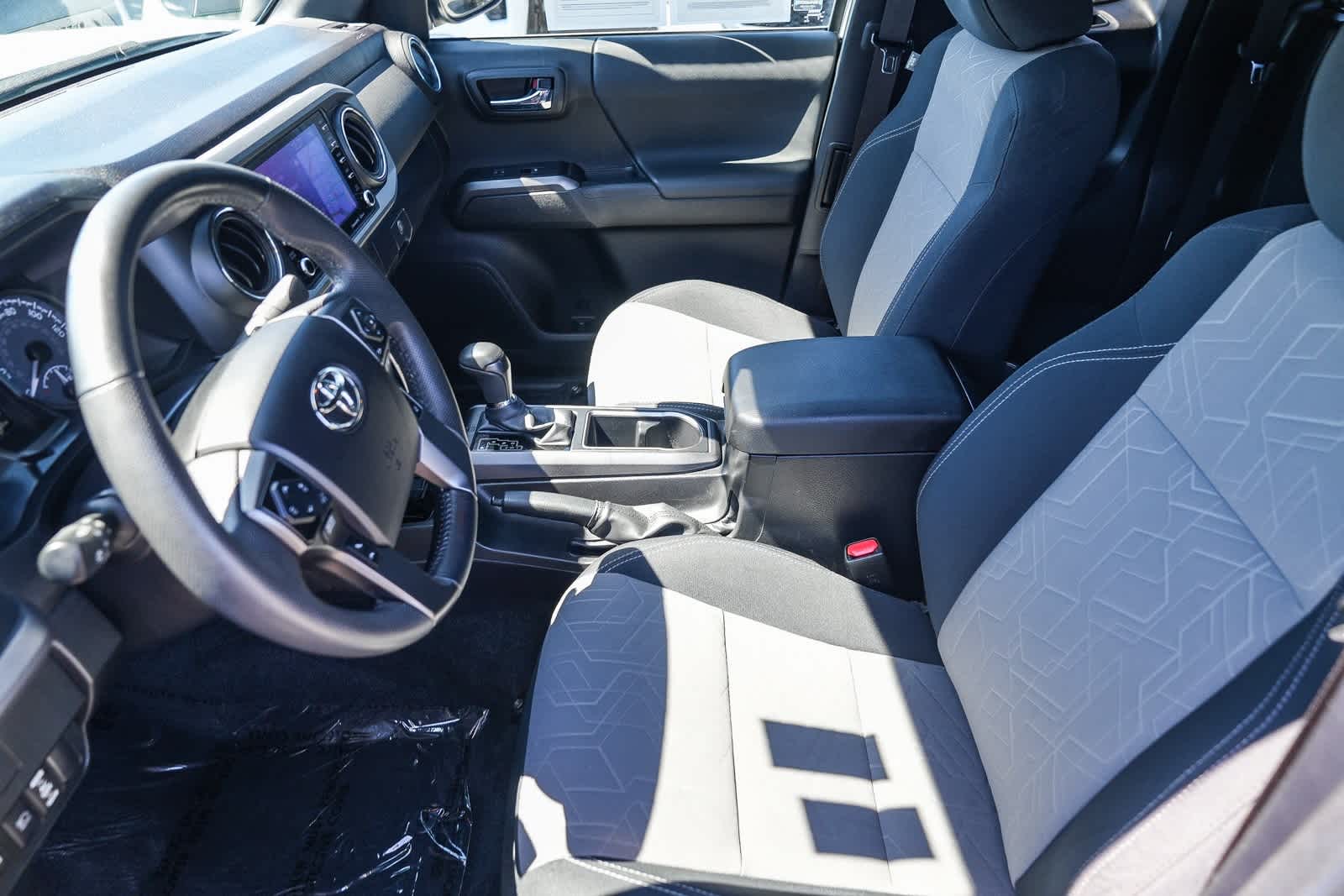 Thumbnail: 2022 Toyota Tacoma - 16