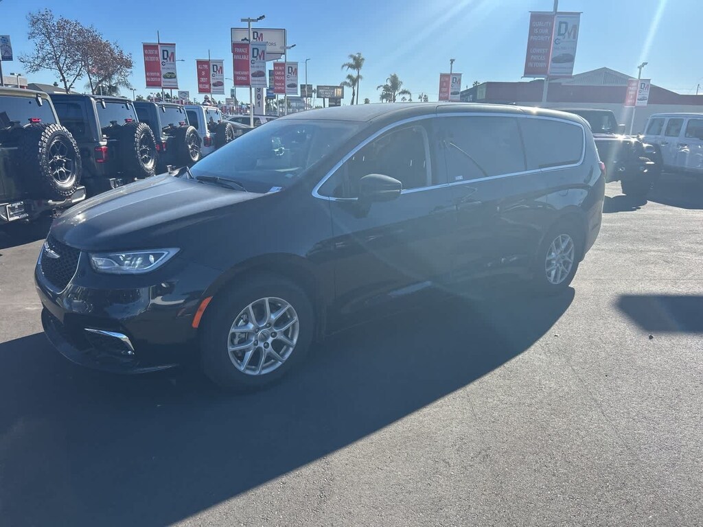 Used 2024 Chrysler Pacifica Touring L Van Passenger Van