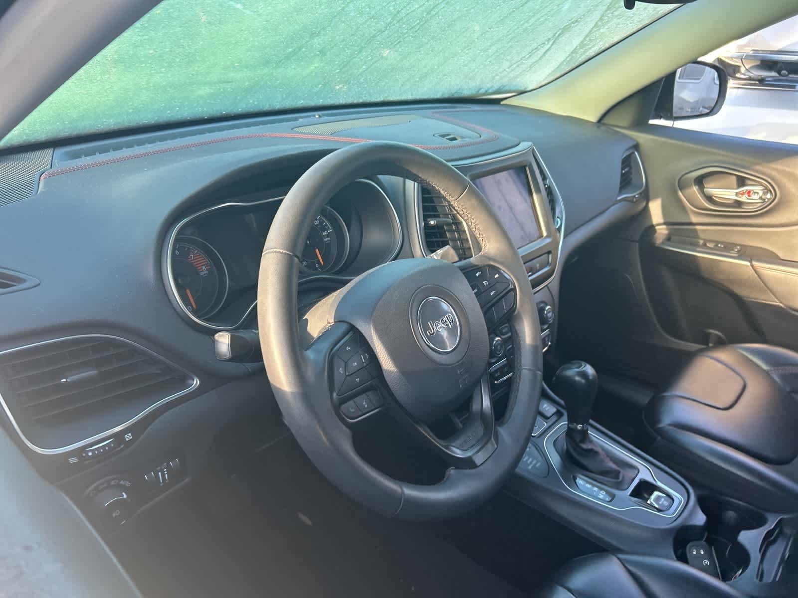 Thumbnail: 2022 Jeep Cherokee - 9