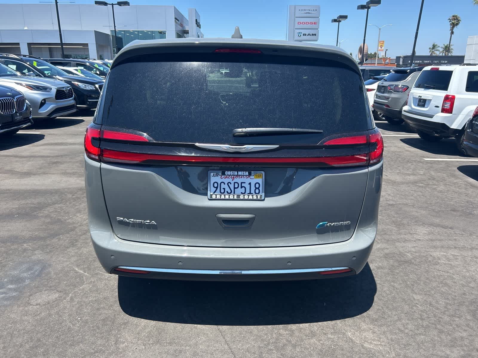 Thumbnail: 2022 Chrysler Pacifica - 4
