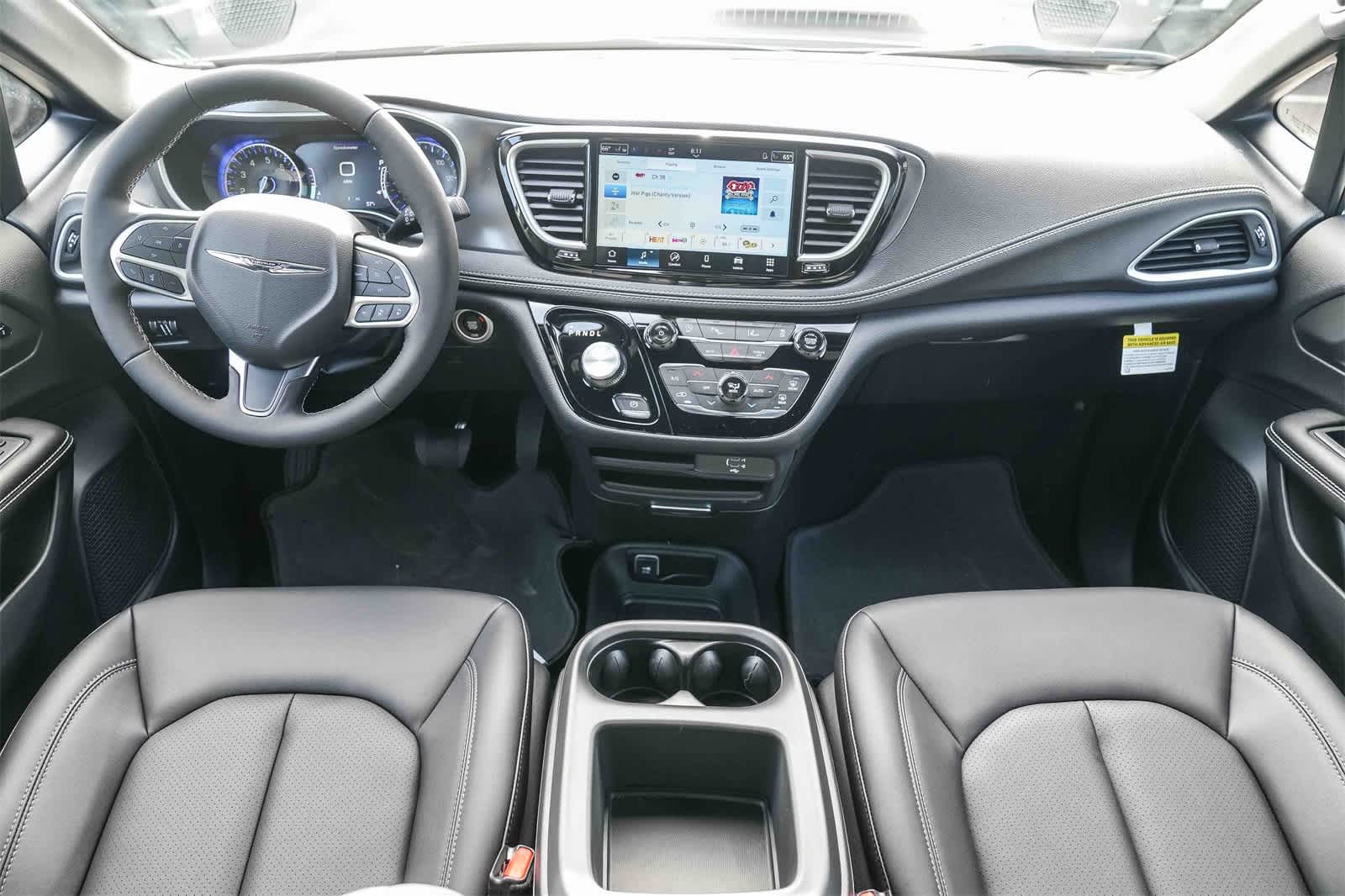 Thumbnail: 2026 Chrysler Pacifica - 13