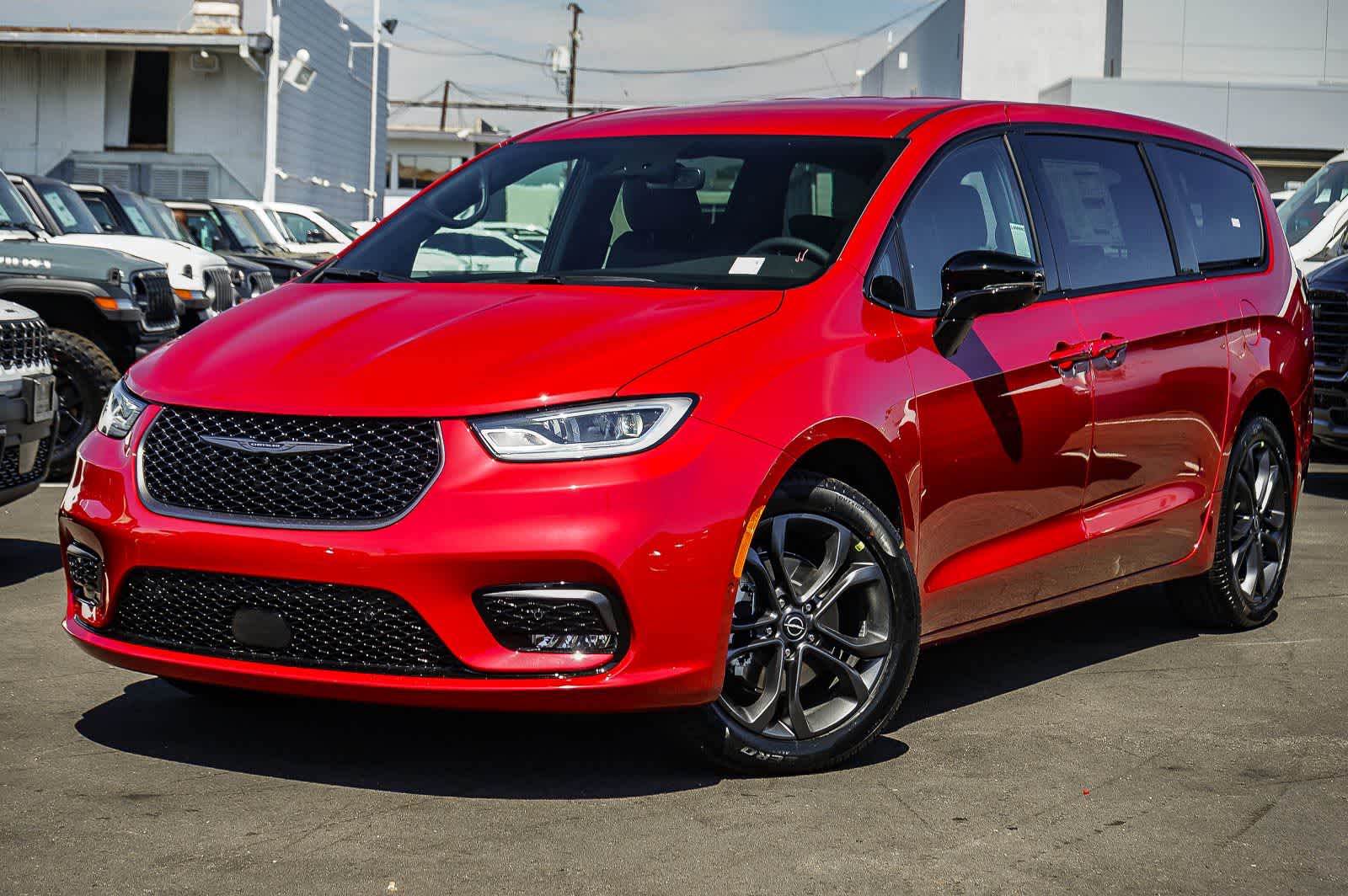 Thumbnail: 2026 Chrysler Pacifica - 1