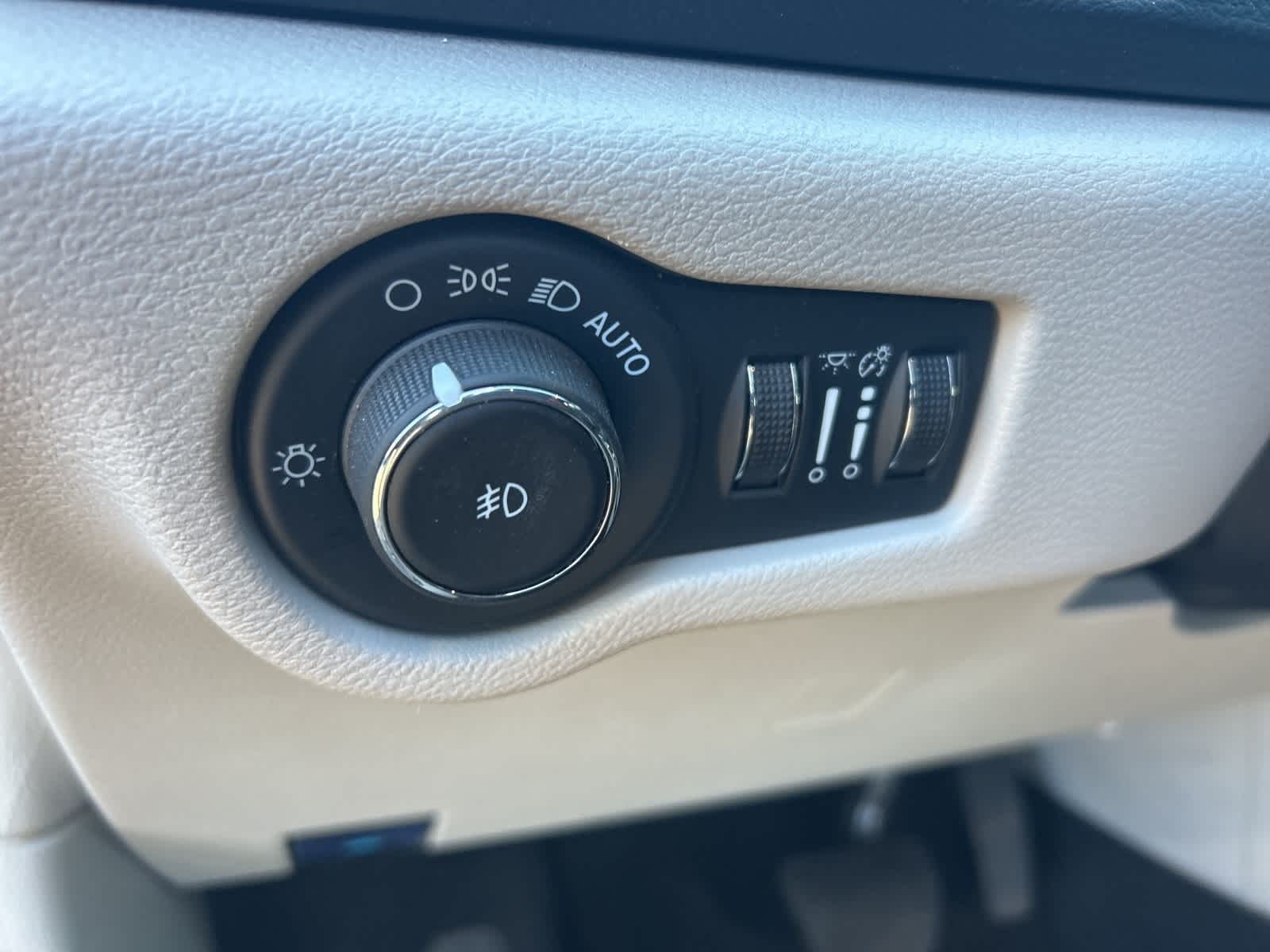 Thumbnail: 2024 Chrysler Pacifica - 28