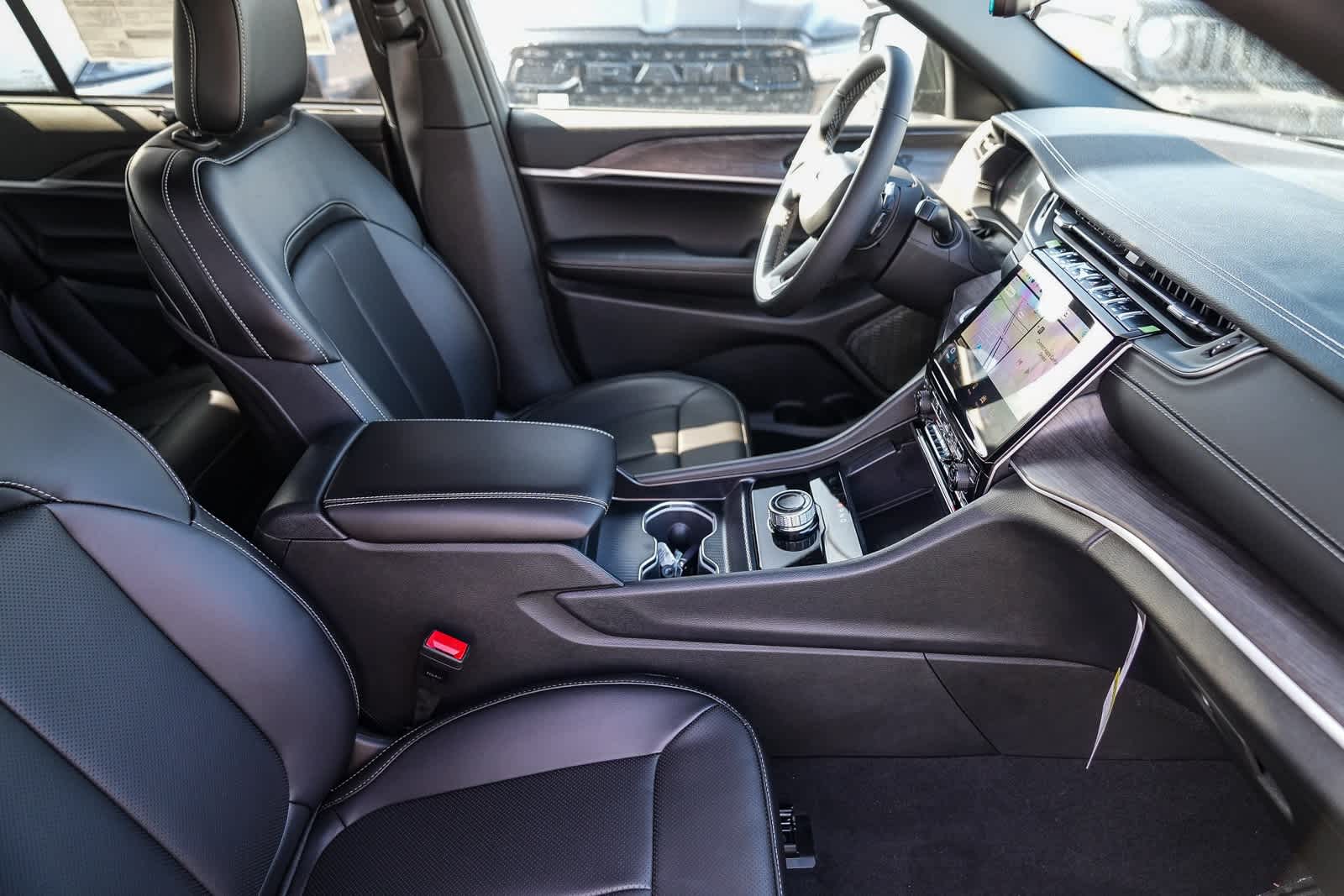 Thumbnail: 2025 Jeep Grand Cherokee - 17