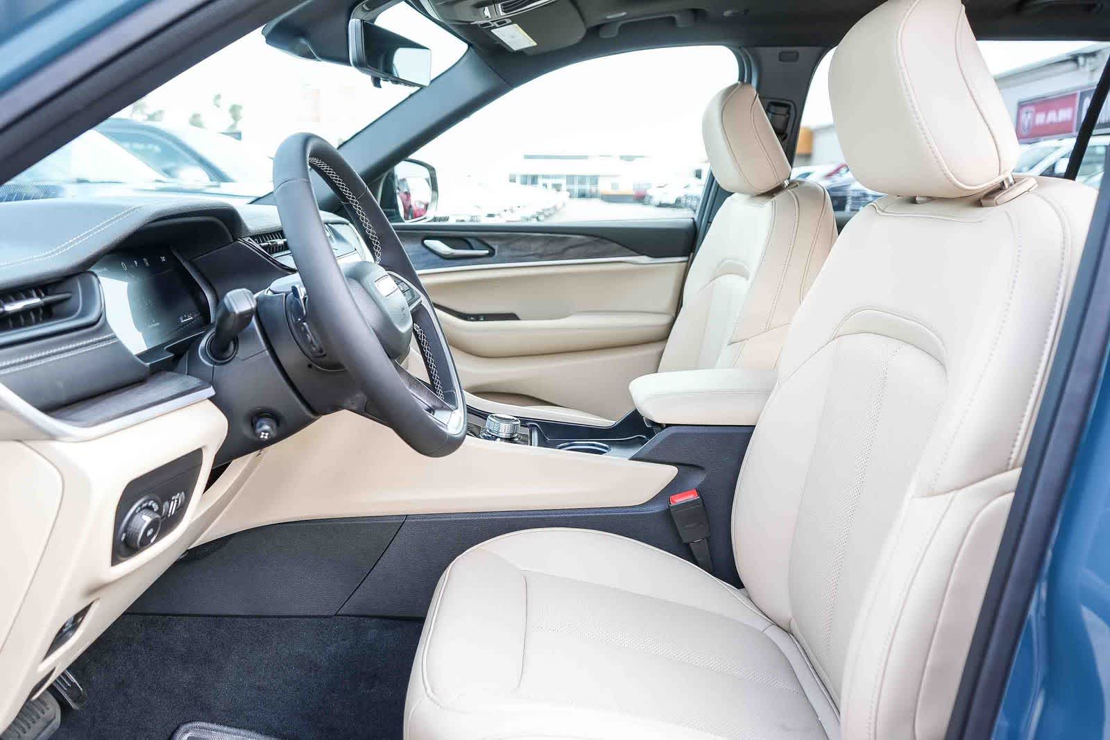 Thumbnail: 2026 Jeep Grand Cherokee L - 19