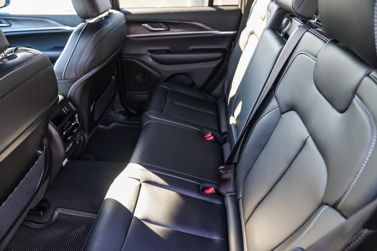 Thumbnail: 2025 Jeep Grand Cherokee - 18