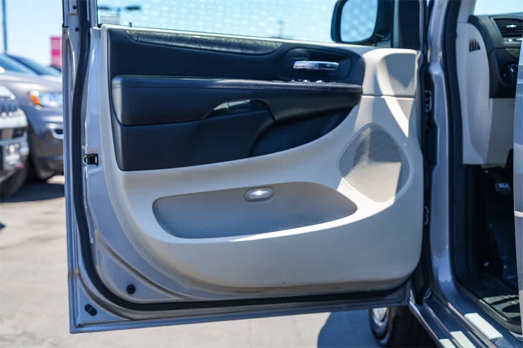 Thumbnail: 2019 Dodge Grand Caravan - 20