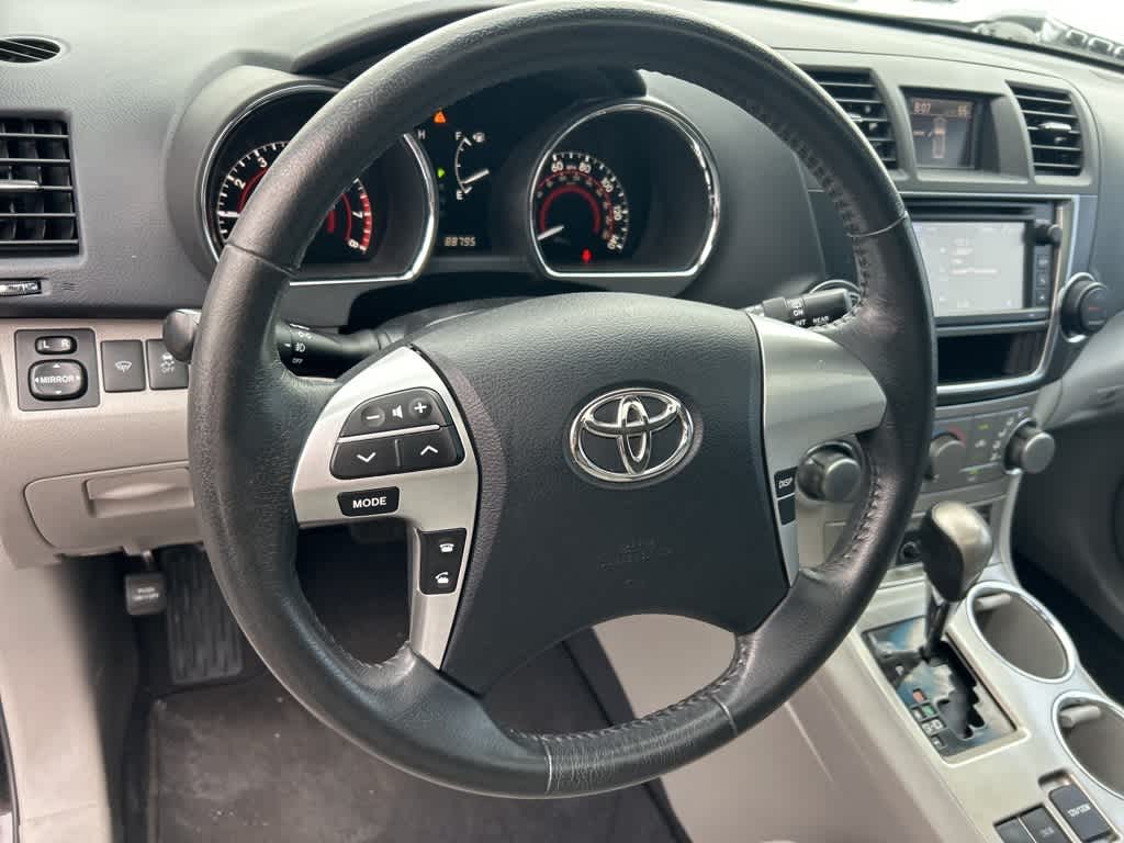 Thumbnail: 2013 Toyota Highlander - 28